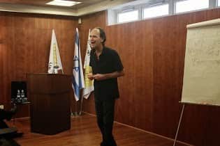 עמידה מול קהל, הרצאה וסדנת גיבוש עמידה מול קהל